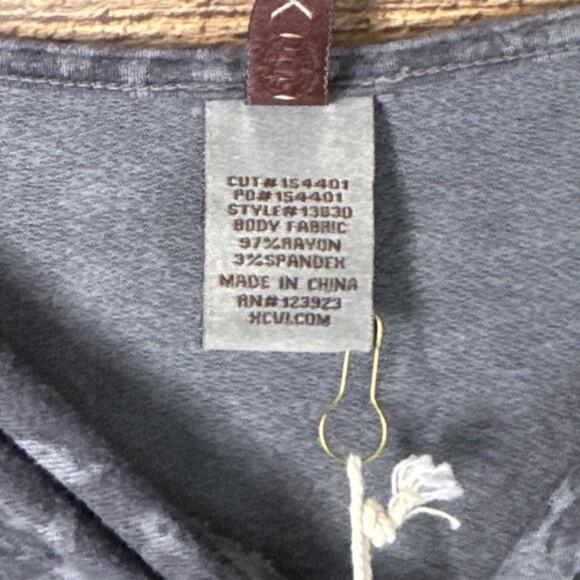 XCVI Twist Front Long Sleeve Gray Leopard Print Top SZ Medium NWT - Picture 5 of 9